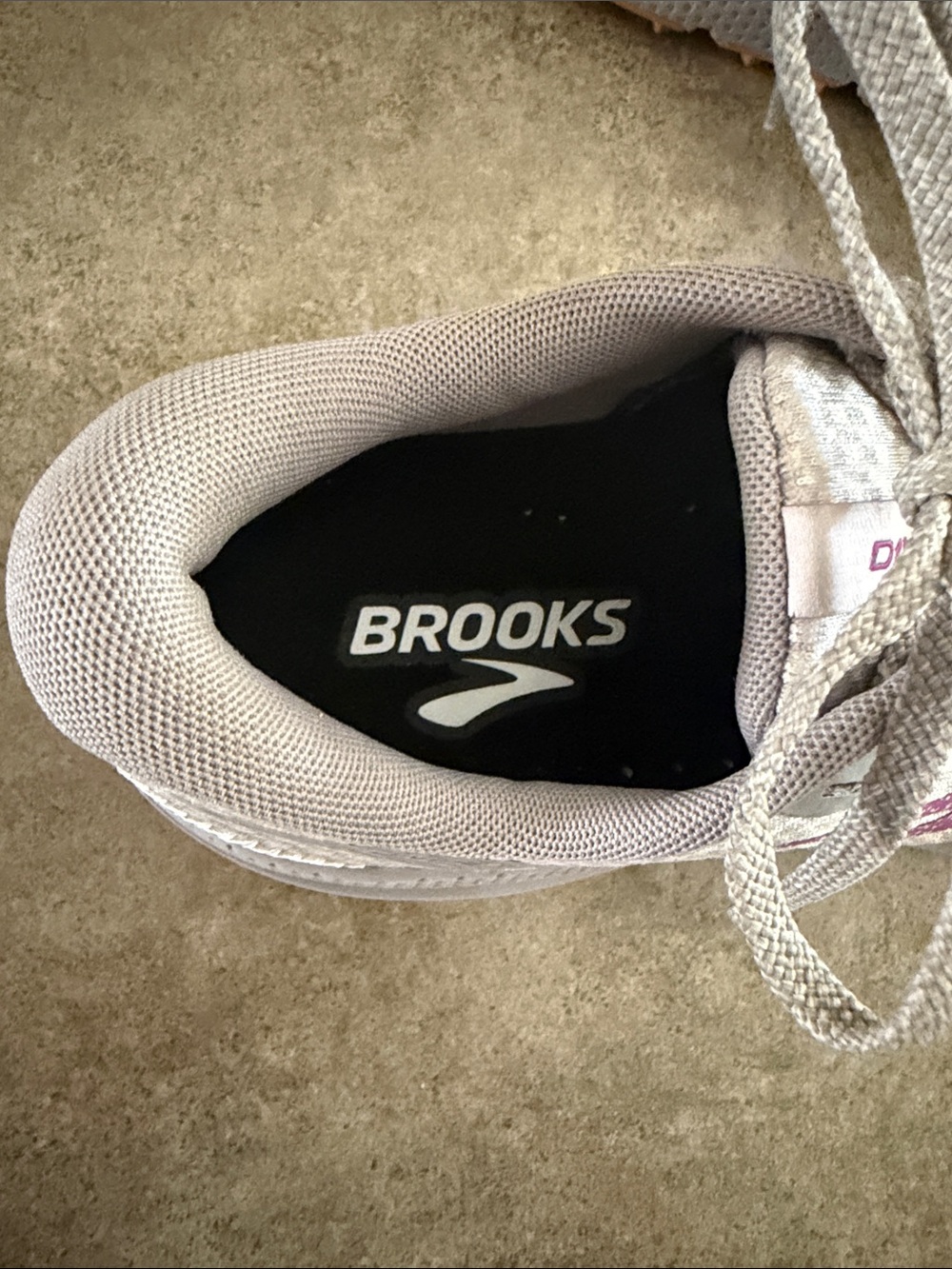 Brooks Women’s Divide 4 Trail Running Shoes in Light Gray with Purple Logo - Picture 5 of 7